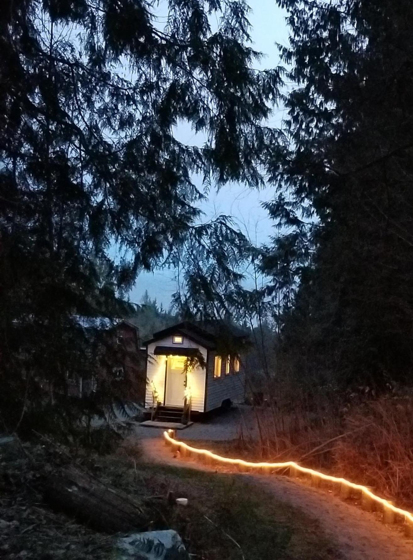 Вілла A Tiny Escape Roberts Creek Номер фото