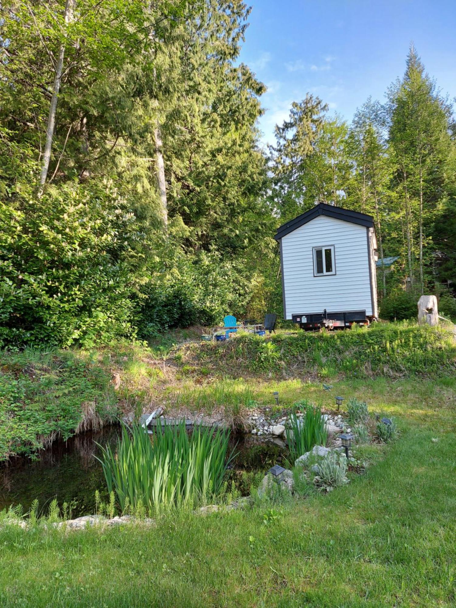 Вілла A Tiny Escape Roberts Creek Номер фото